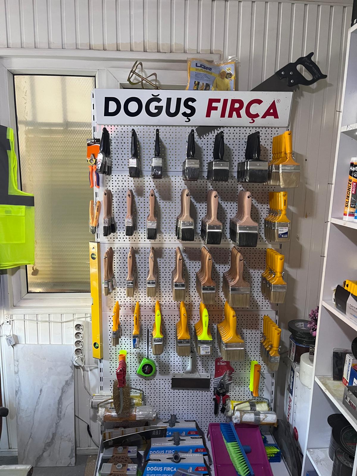 Fırça, rulo ve boya aksesuarları reyonu